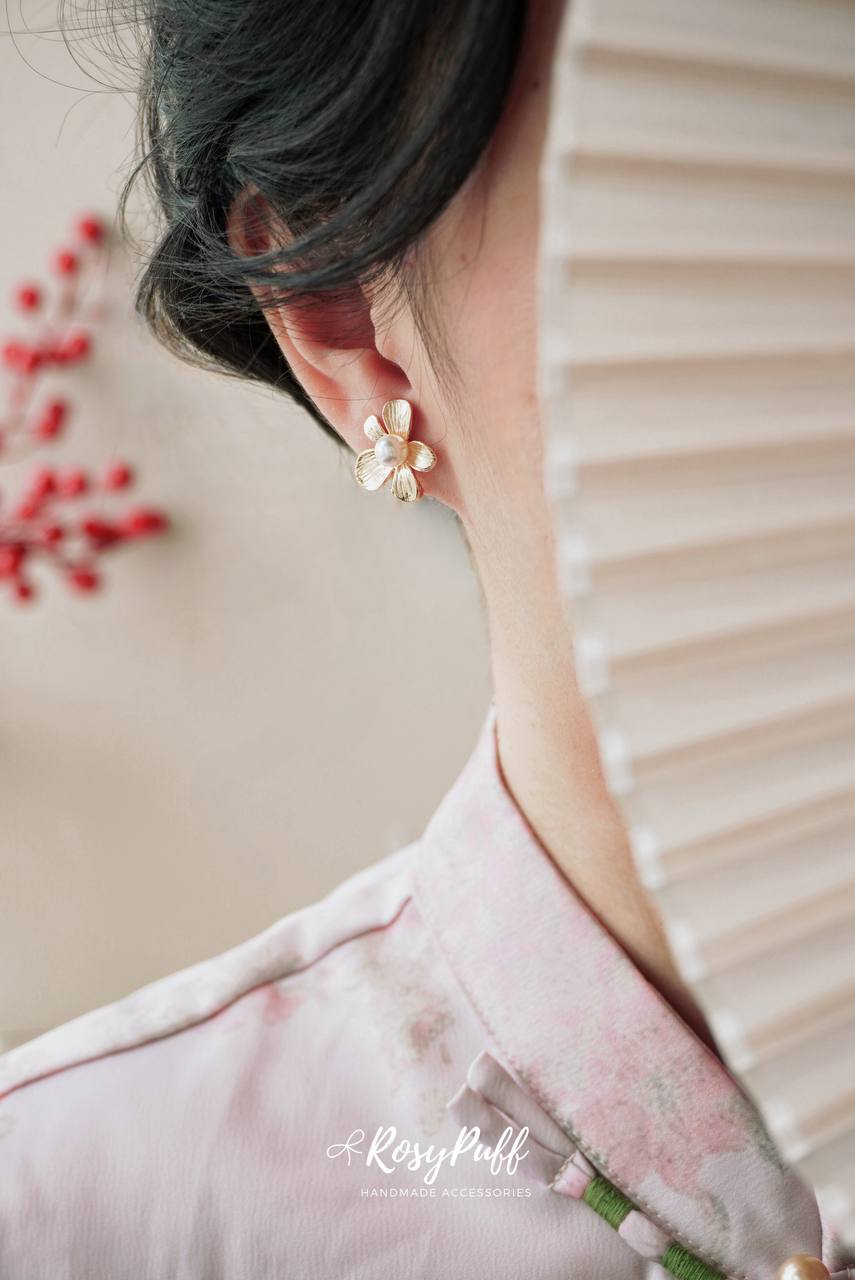 Orchid Pearl Earrings