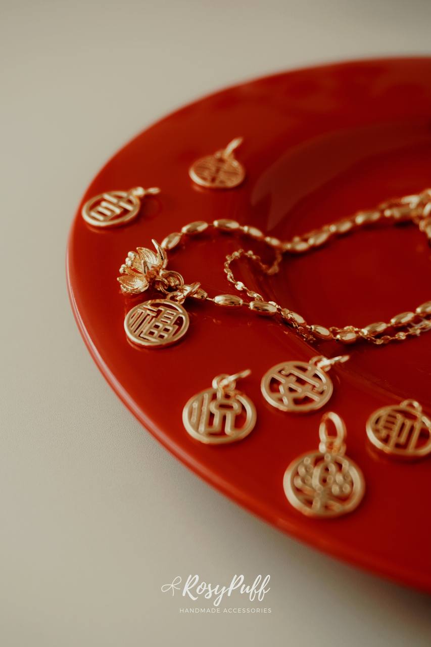 Golden Whisper Bracelet With Selectable Charms