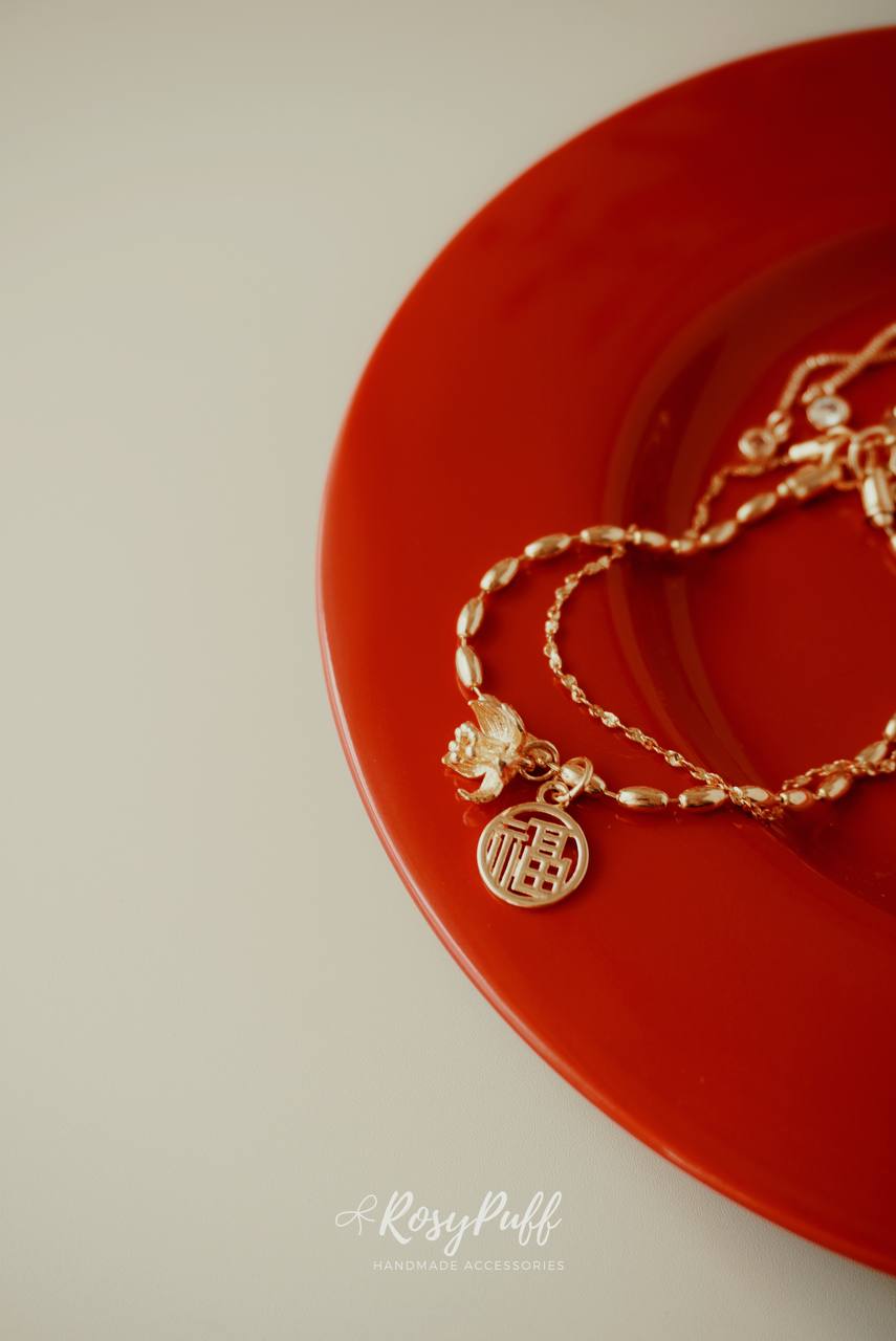 Golden Whisper Bracelet With Selectable Charms