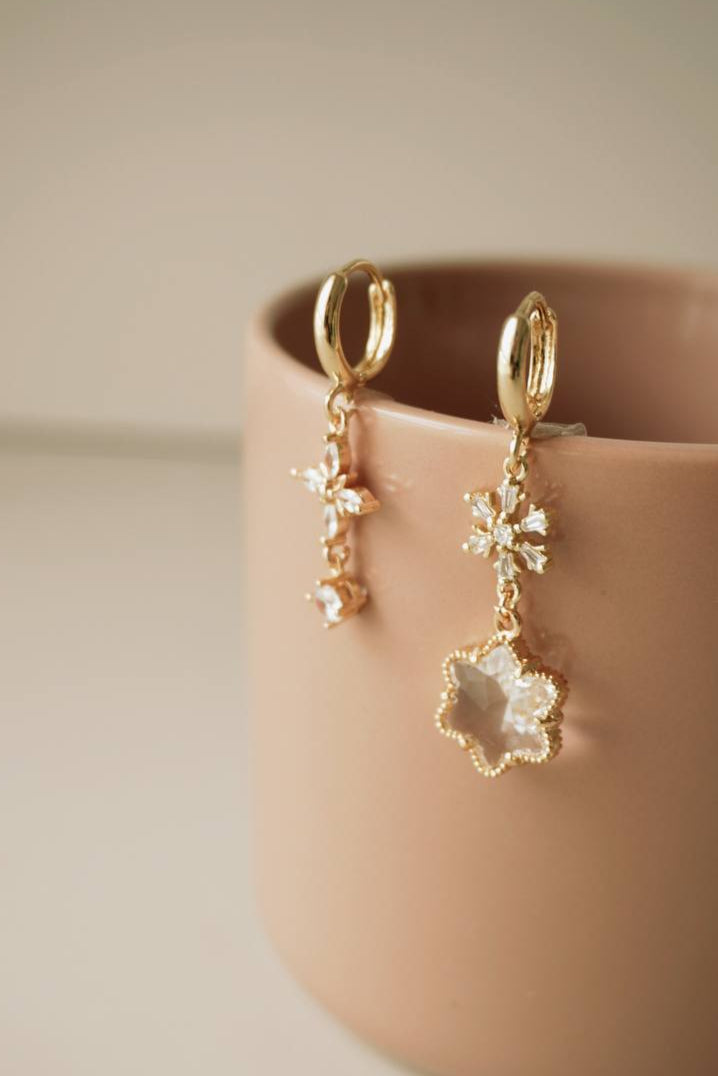 Snowy Stardust Earrings In White