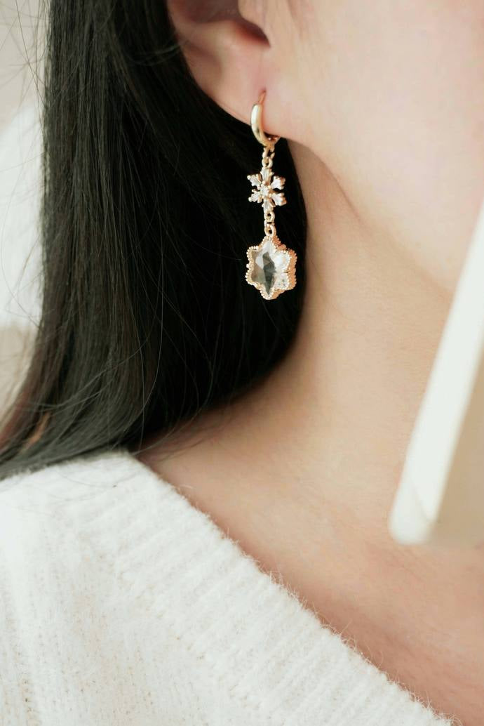 Snowy Stardust Earrings In White