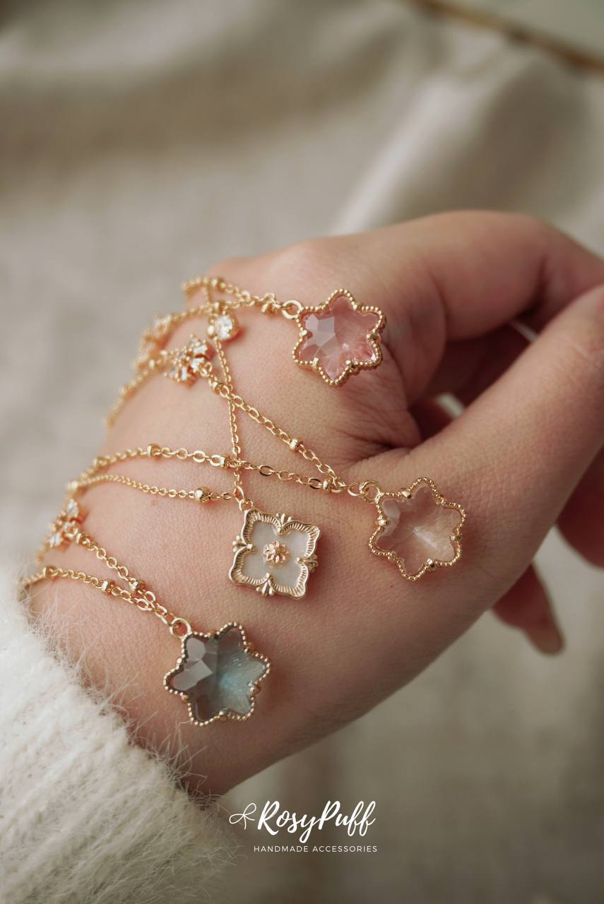 Snowy Stardust Necklace In White