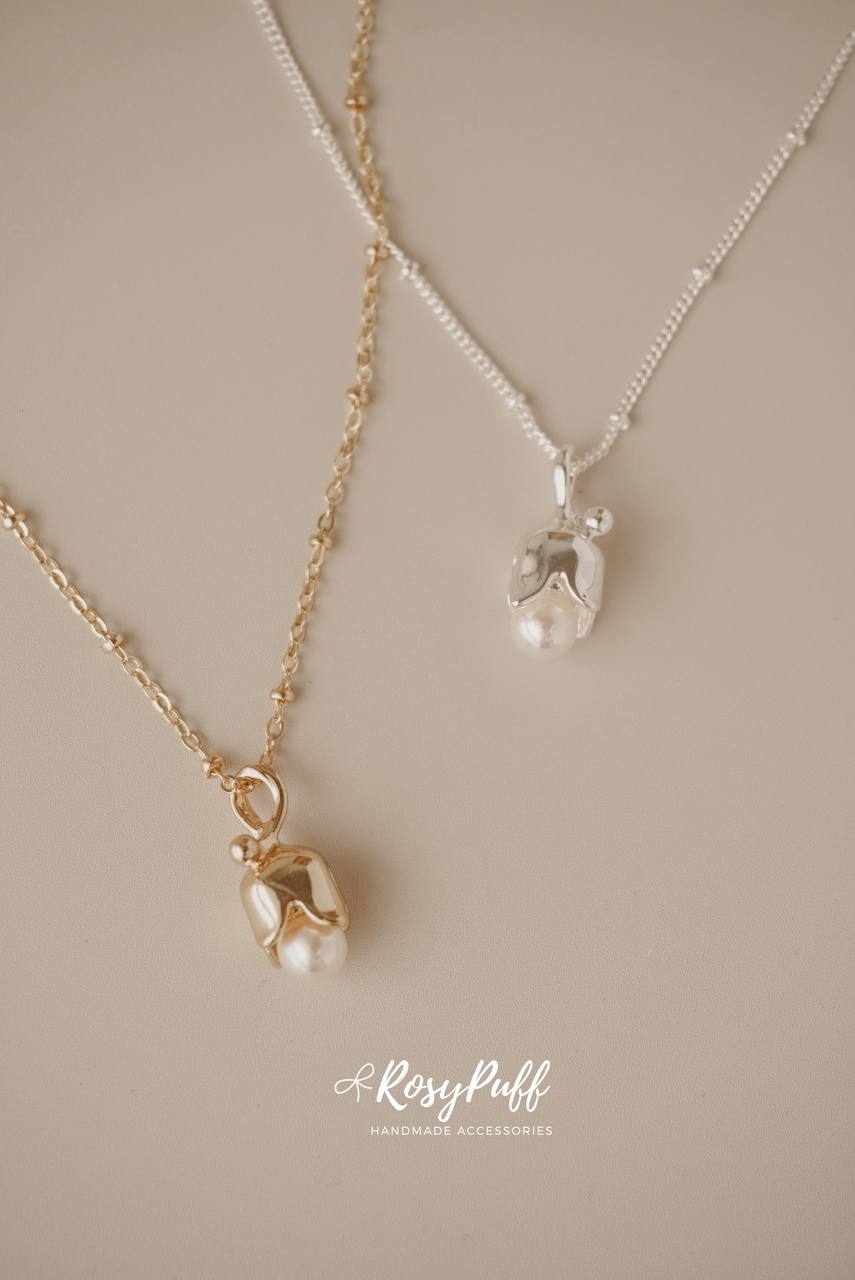 Wild Blue Bell Necklace In Silver