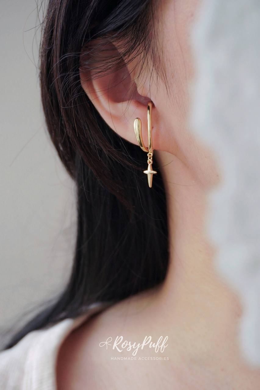 Aurora Arc Ear Cuffs In Gold With Star