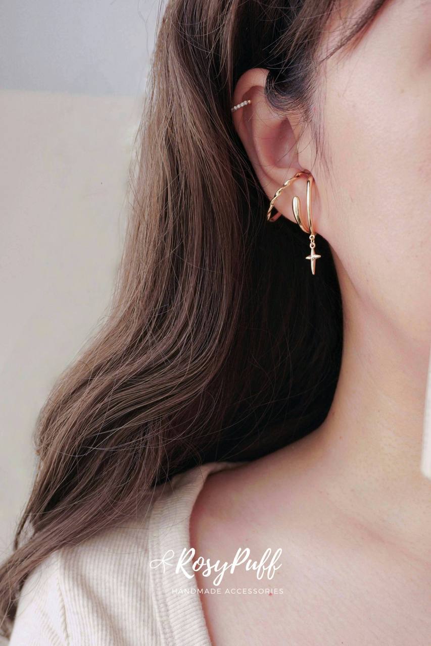 Aurora Arc Ear Cuffs In Gold With Star