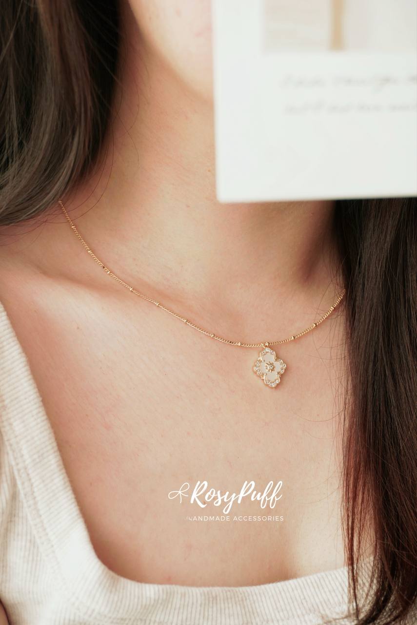 Amber Necklace In Gold