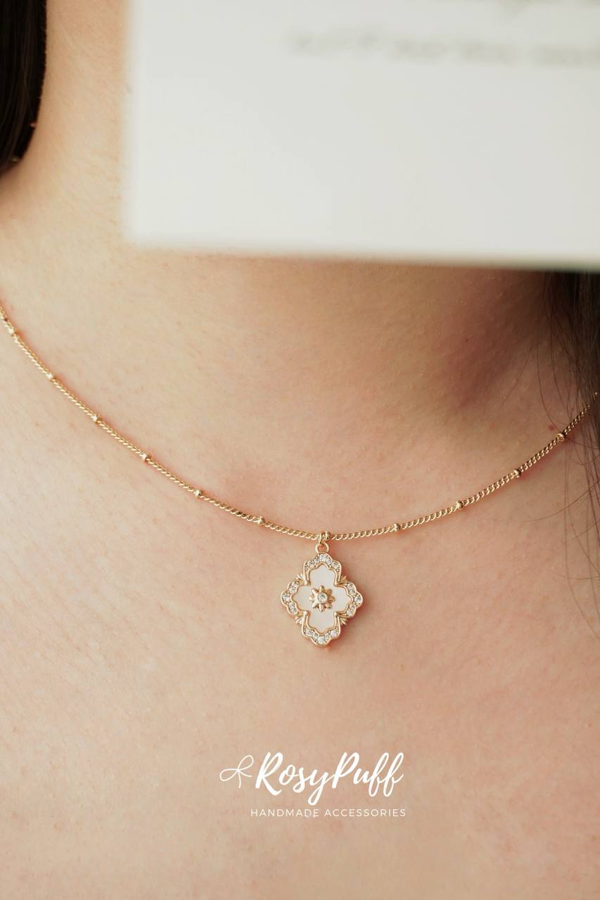 Amber Necklace In Gold