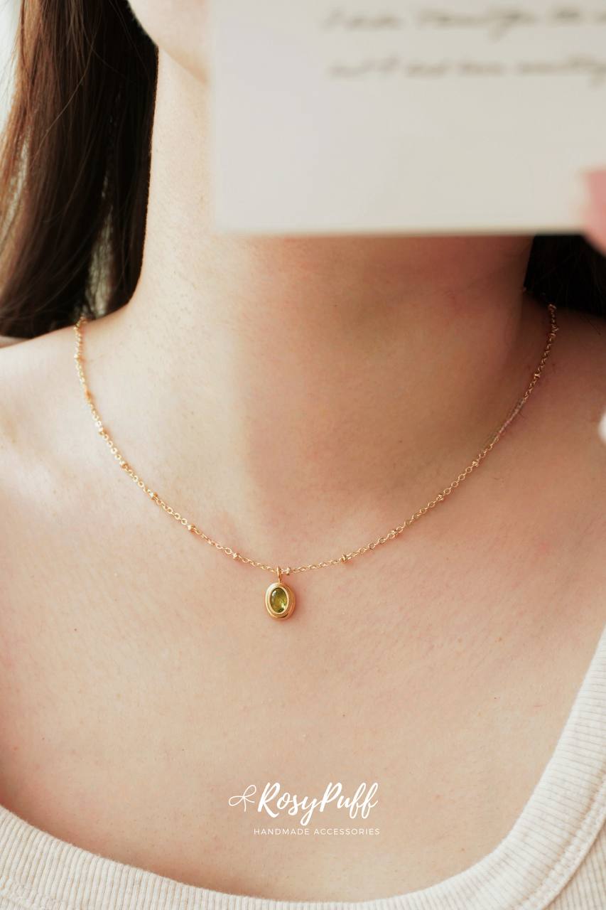 Oval Muse Necklace In Emerald Gem