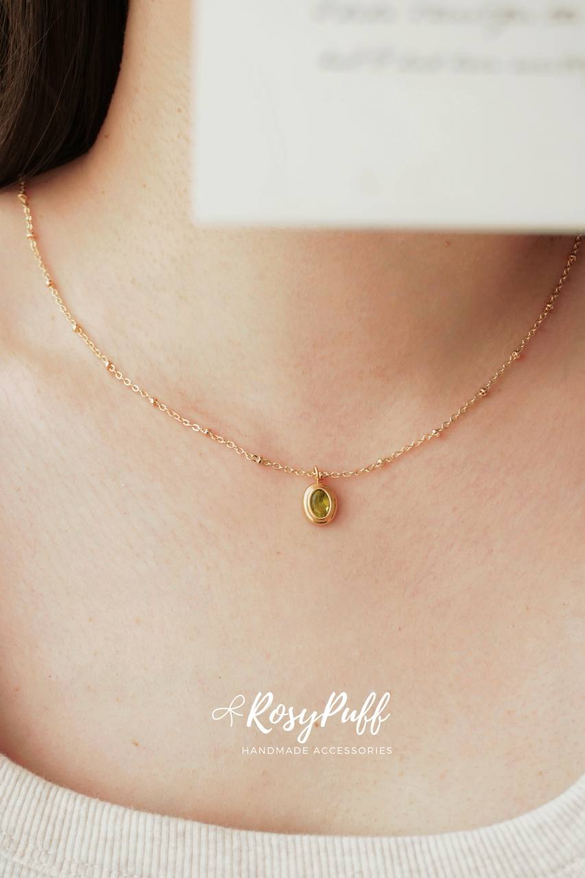 Oval Muse Necklace In Emerald Gem