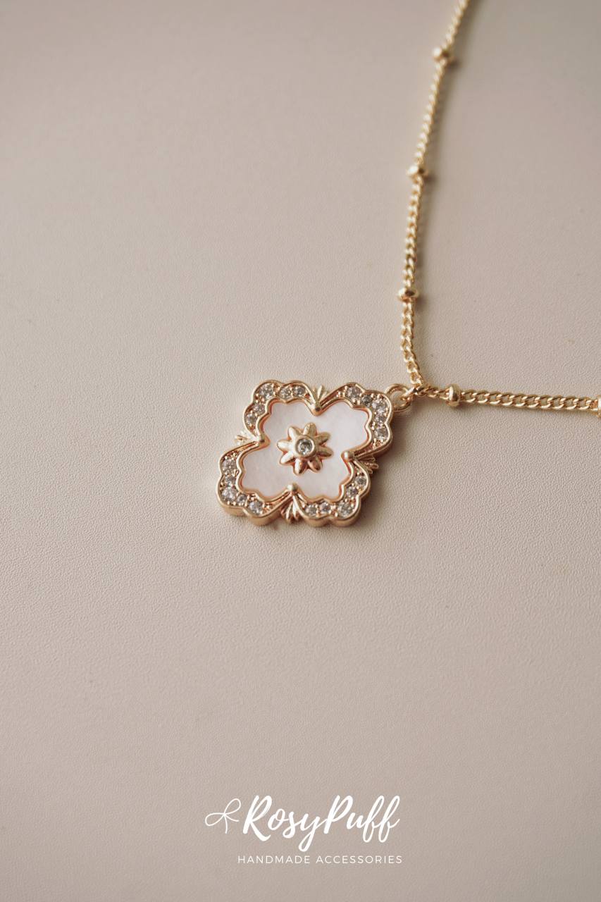 Amber Necklace In Gold