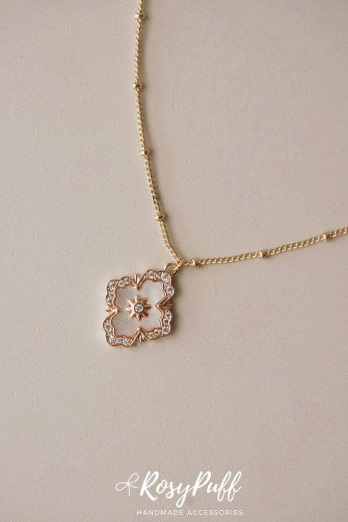 Amber Necklace In Gold