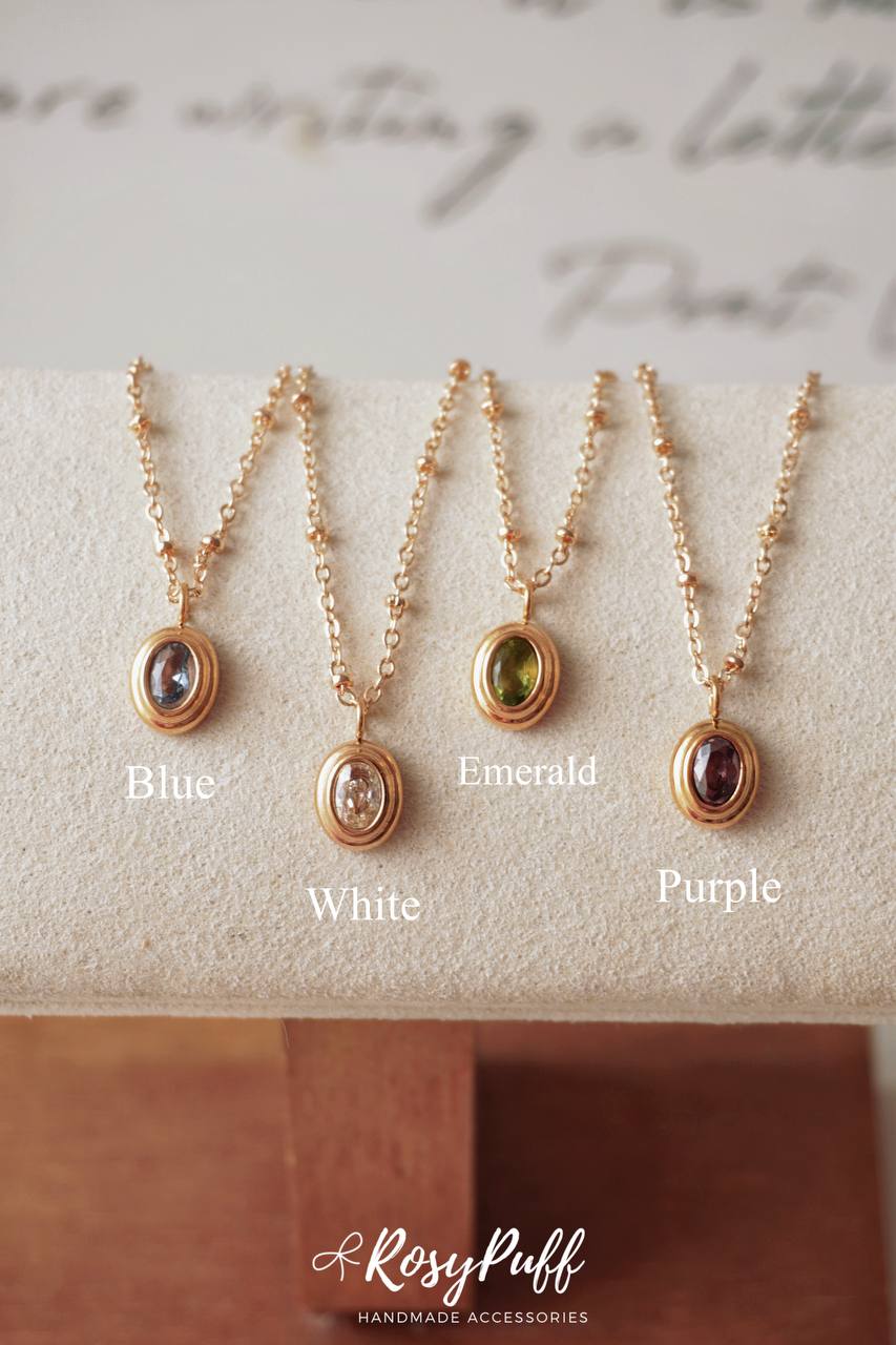 Oval Muse Necklace In Emerald Gem