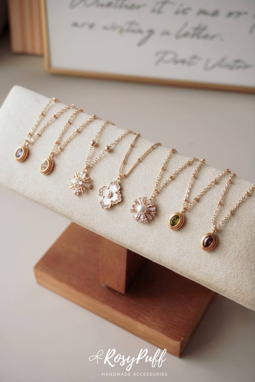 Amber Necklace In Gold