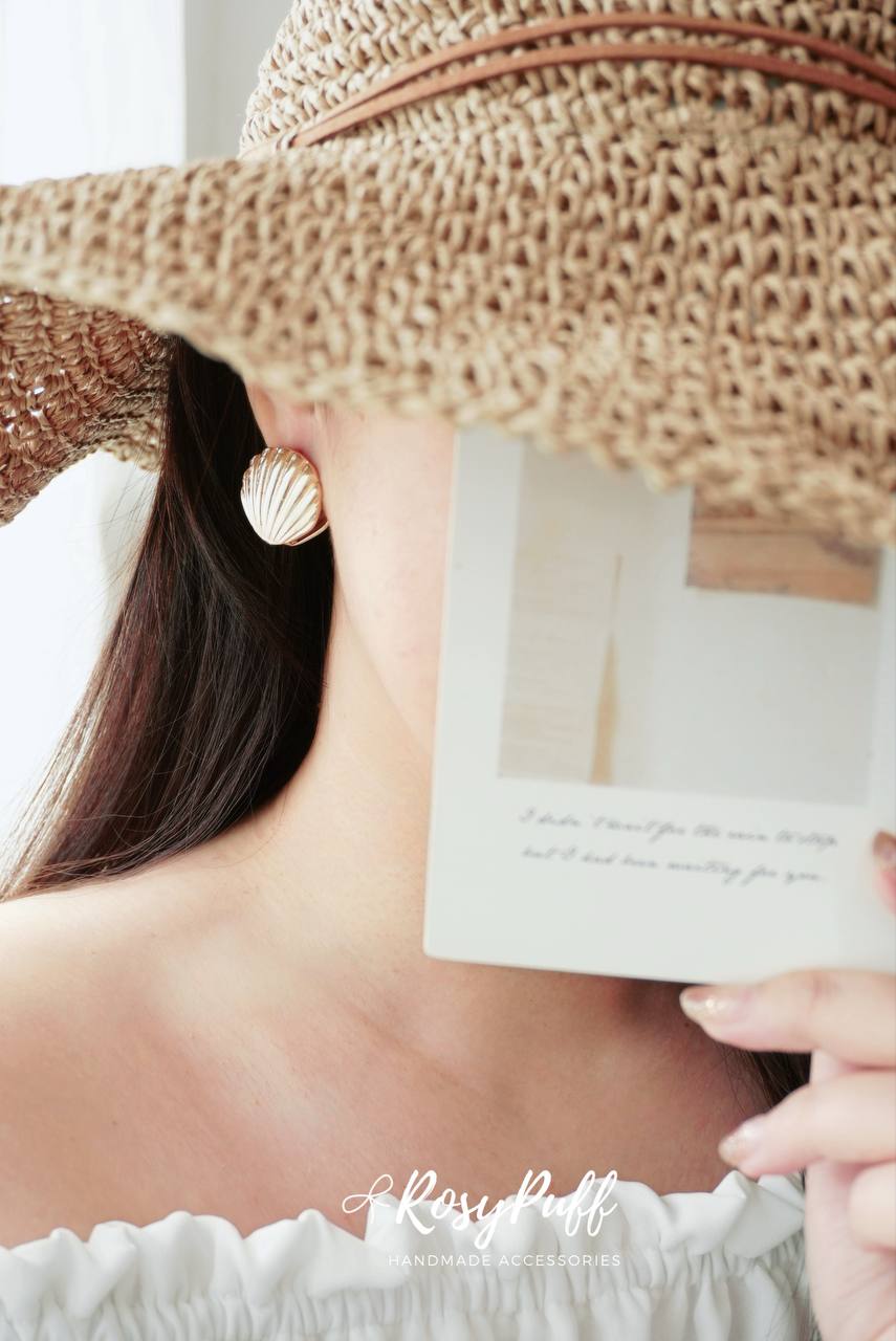 Golden Shells Earrings In Gold