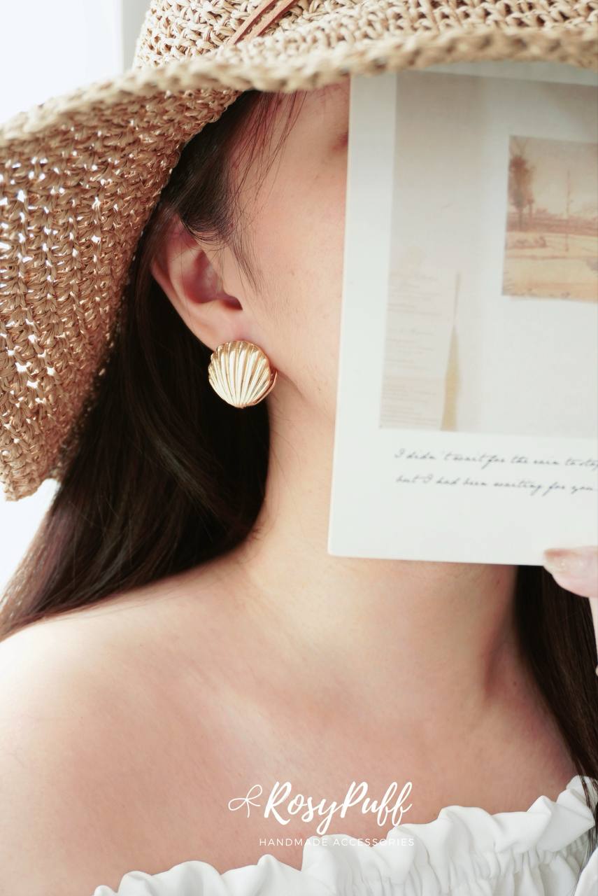Golden Shells Earrings In Gold