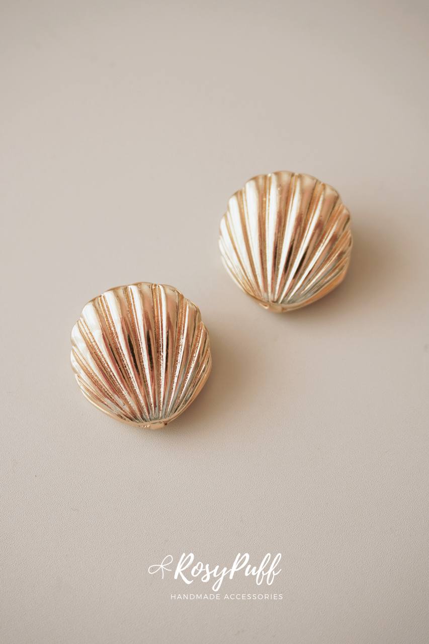 Golden Shells Earrings In Gold