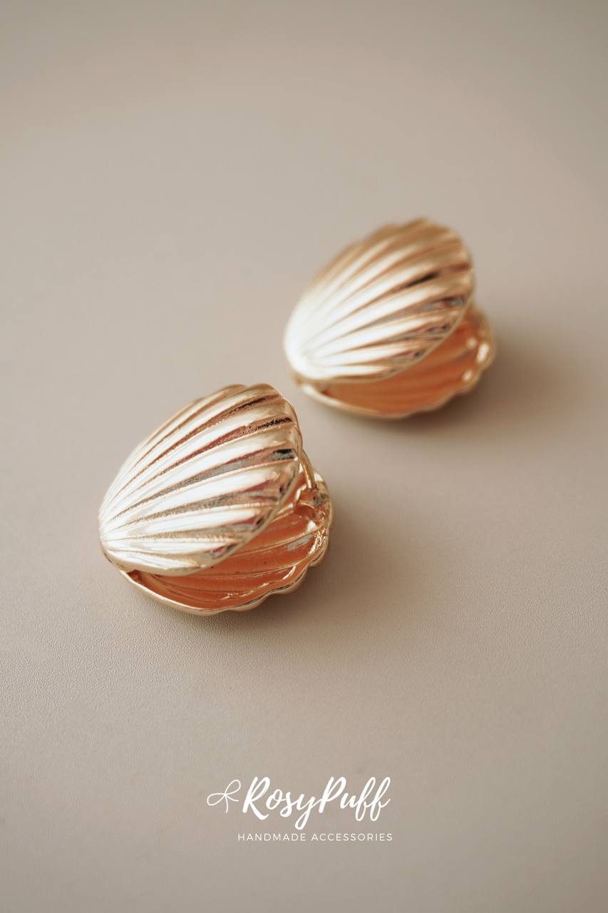 Golden Shells Earrings In Gold