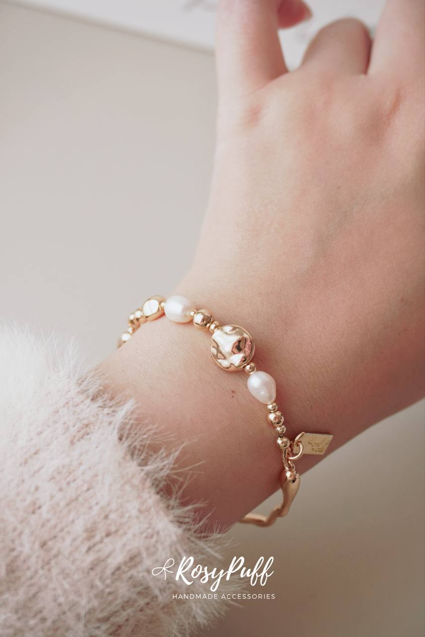 Pearl serenity bracelet in Gold