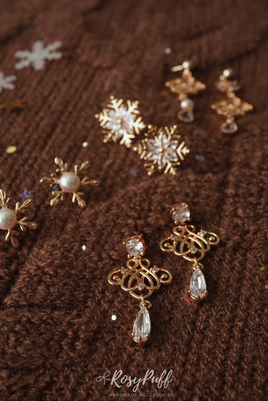 Glistening Noel Earring