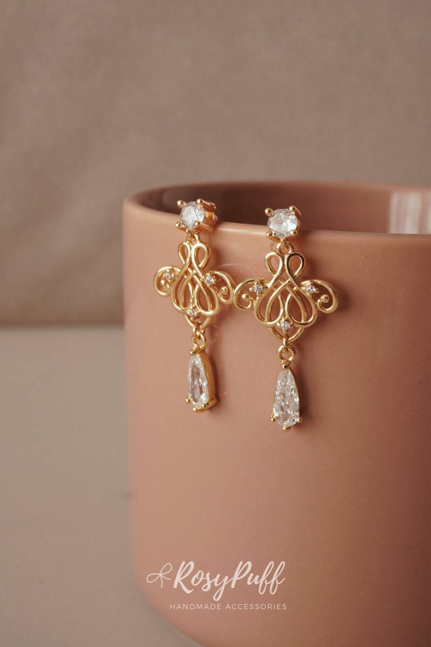 Glistening Noel Earring