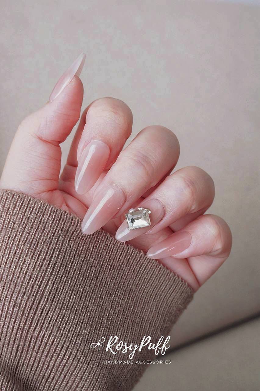 Velvet Lumière Press-On Nails