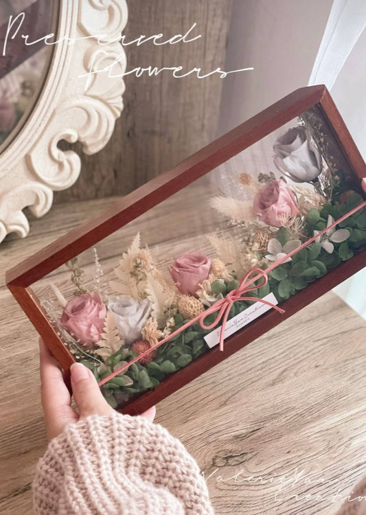 Timeless Petal Frame