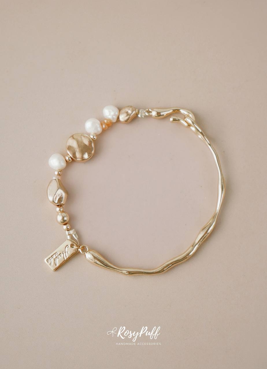 Pearl serenity bracelet in Gold