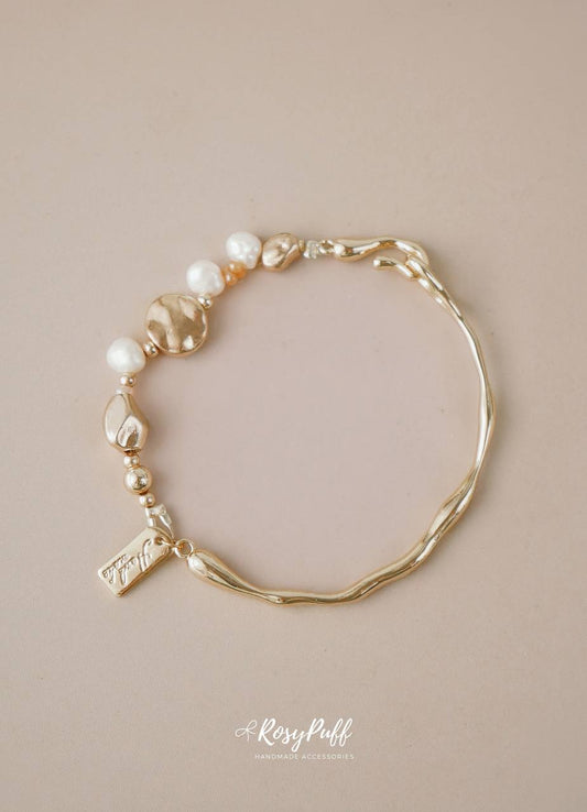 Pearl serenity bracelet in Gold