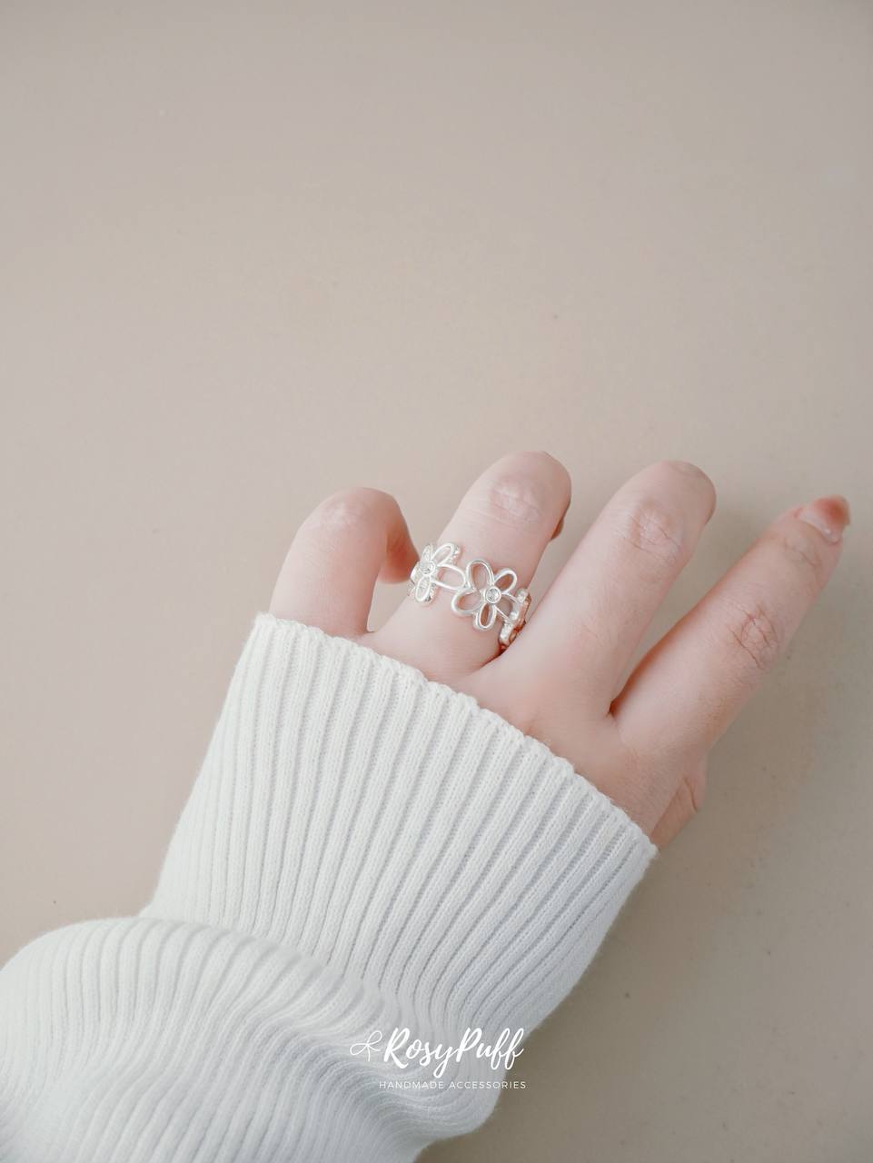 Petite Ribbons Ring