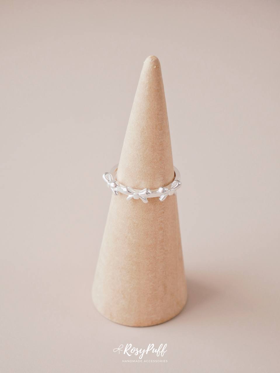 Petite Ribbons Ring