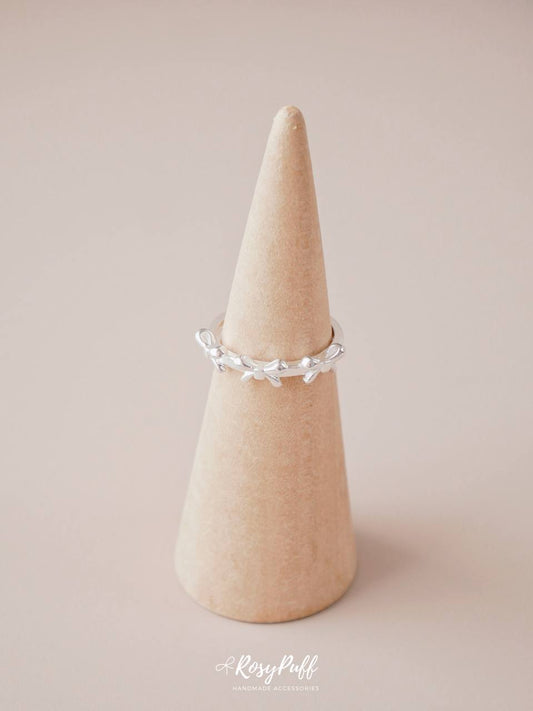 Petite Ribbons Ring