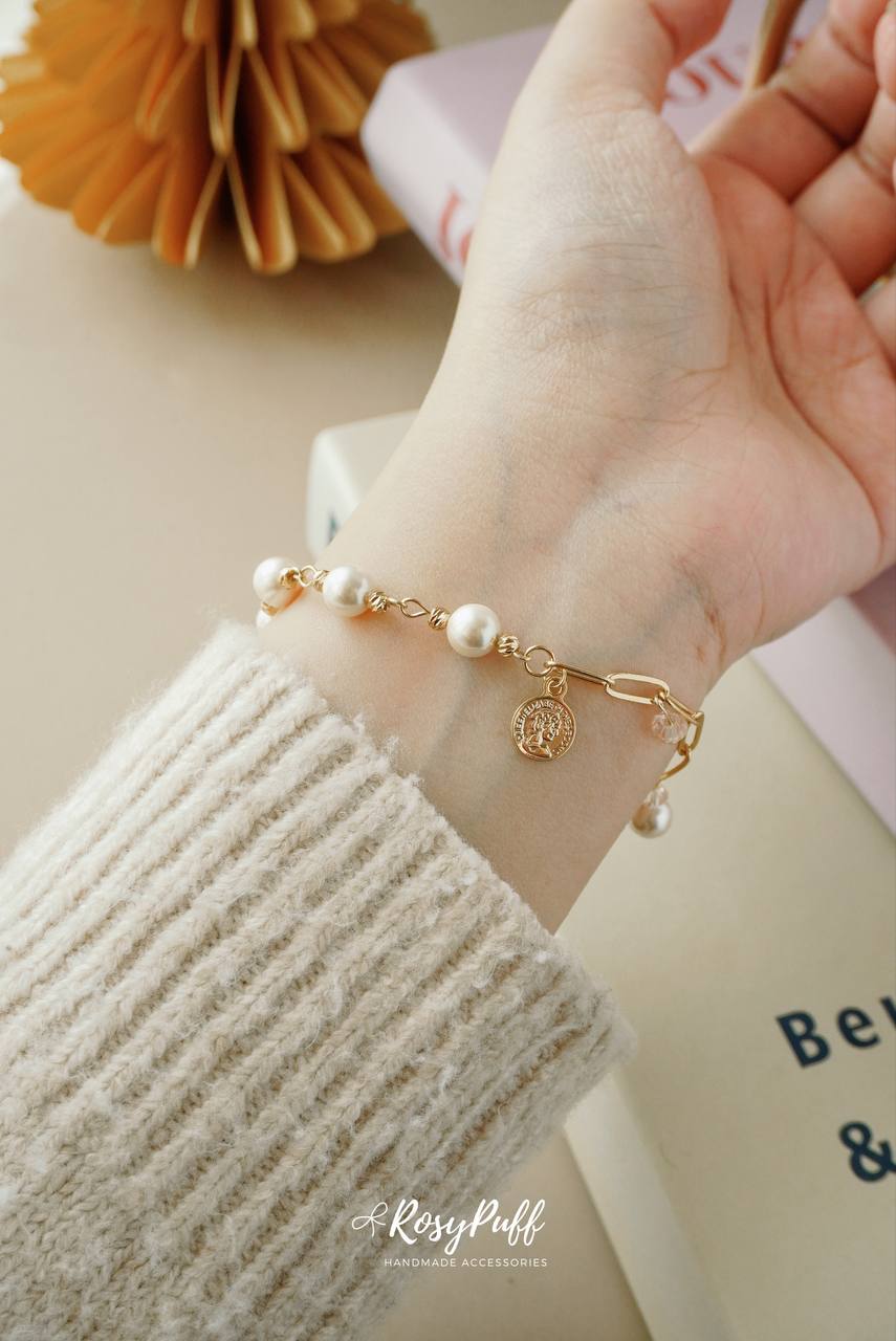 Jingle Star Bracelet In Gold