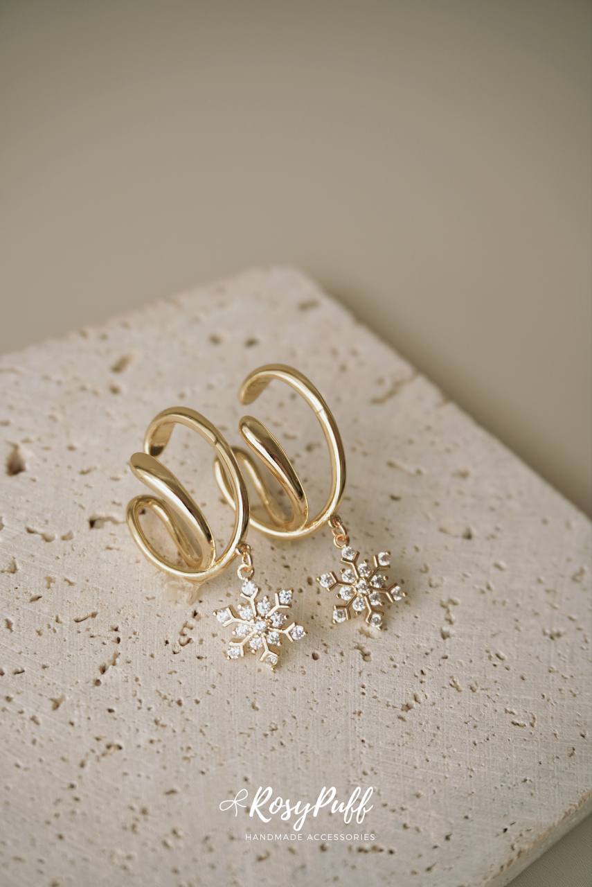 Aurora Arc Ear Cuffs In Gold With Snow