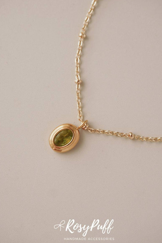 Oval Muse Necklace In Emerald Gem
