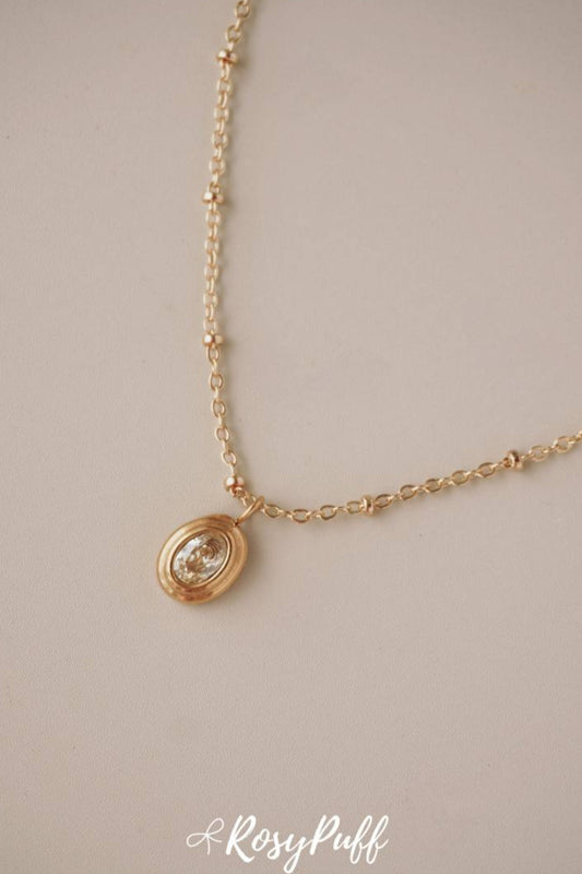 Oval Muse Necklace In White