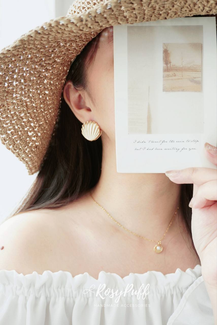 Golden Shells Earrings In Gold