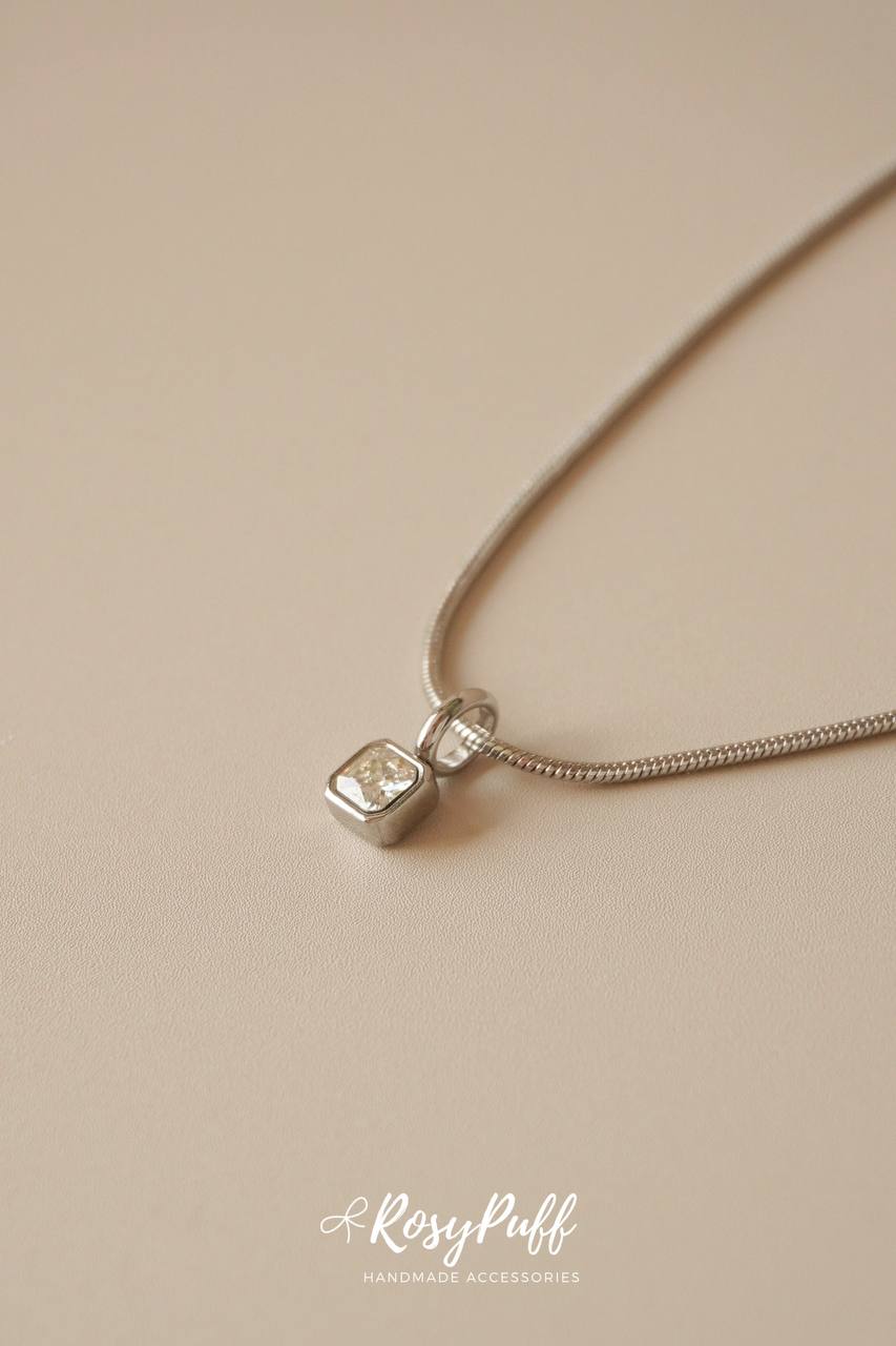 Fiora Necklace