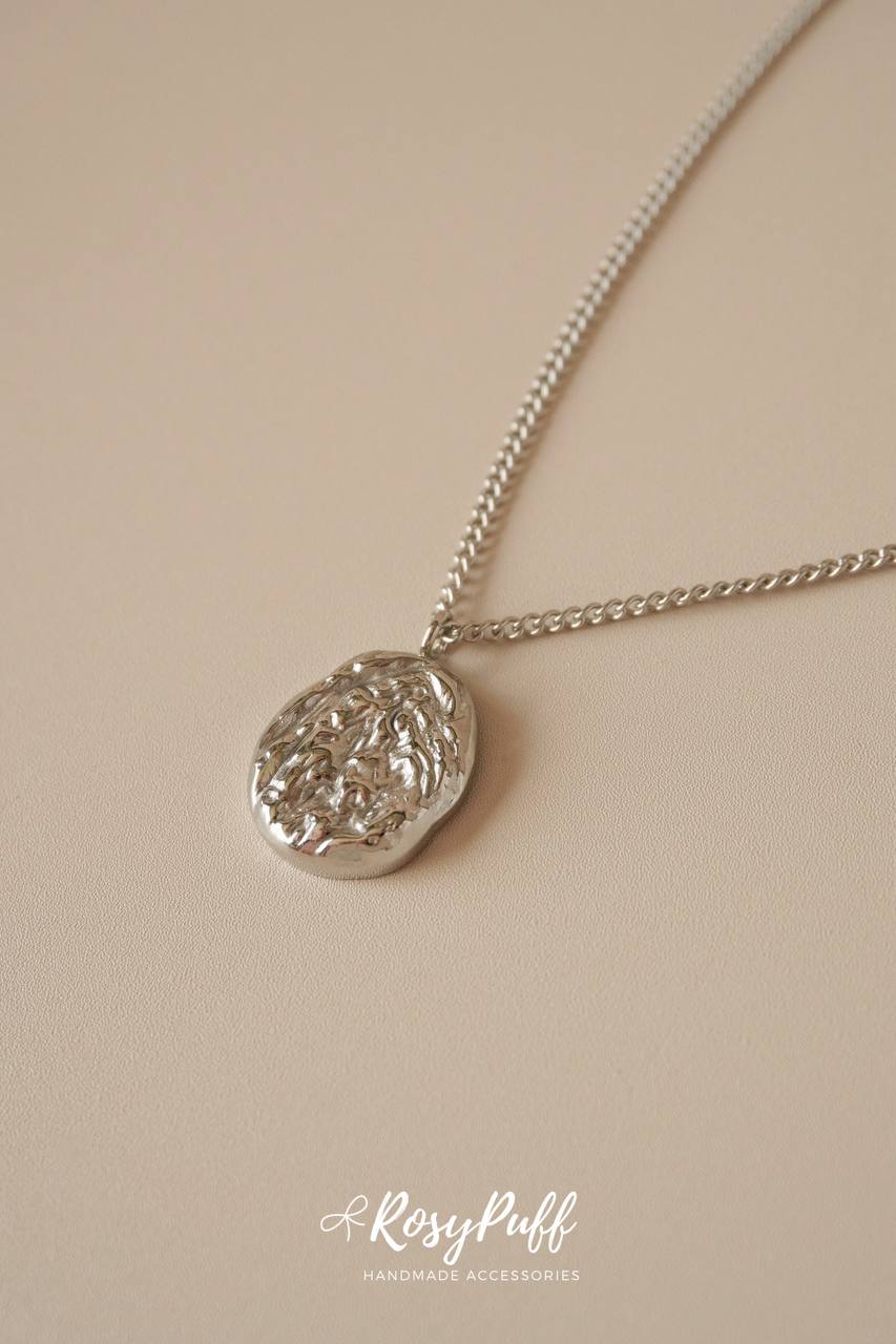 Amoura Necklace In Silver