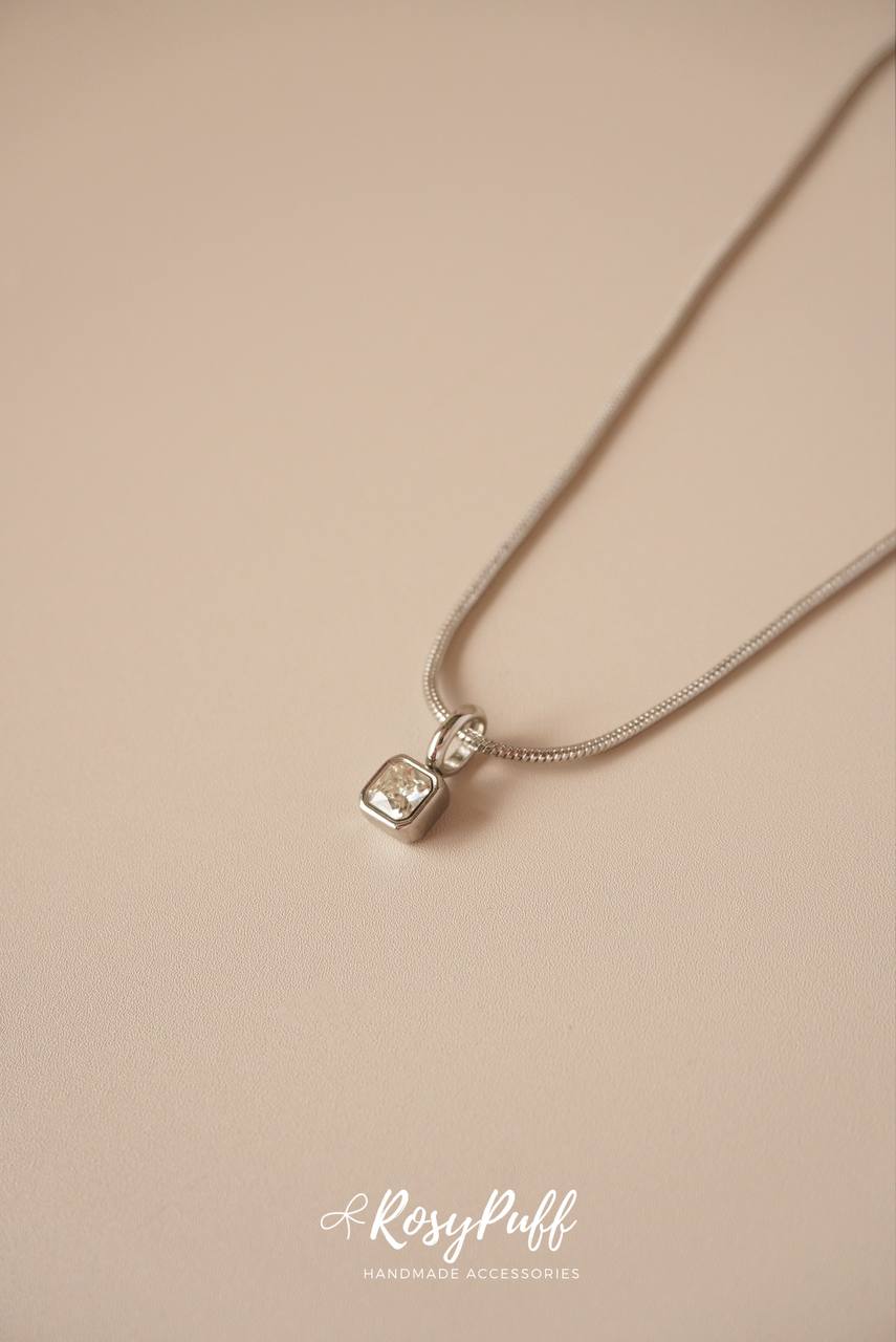 Fiora Necklace