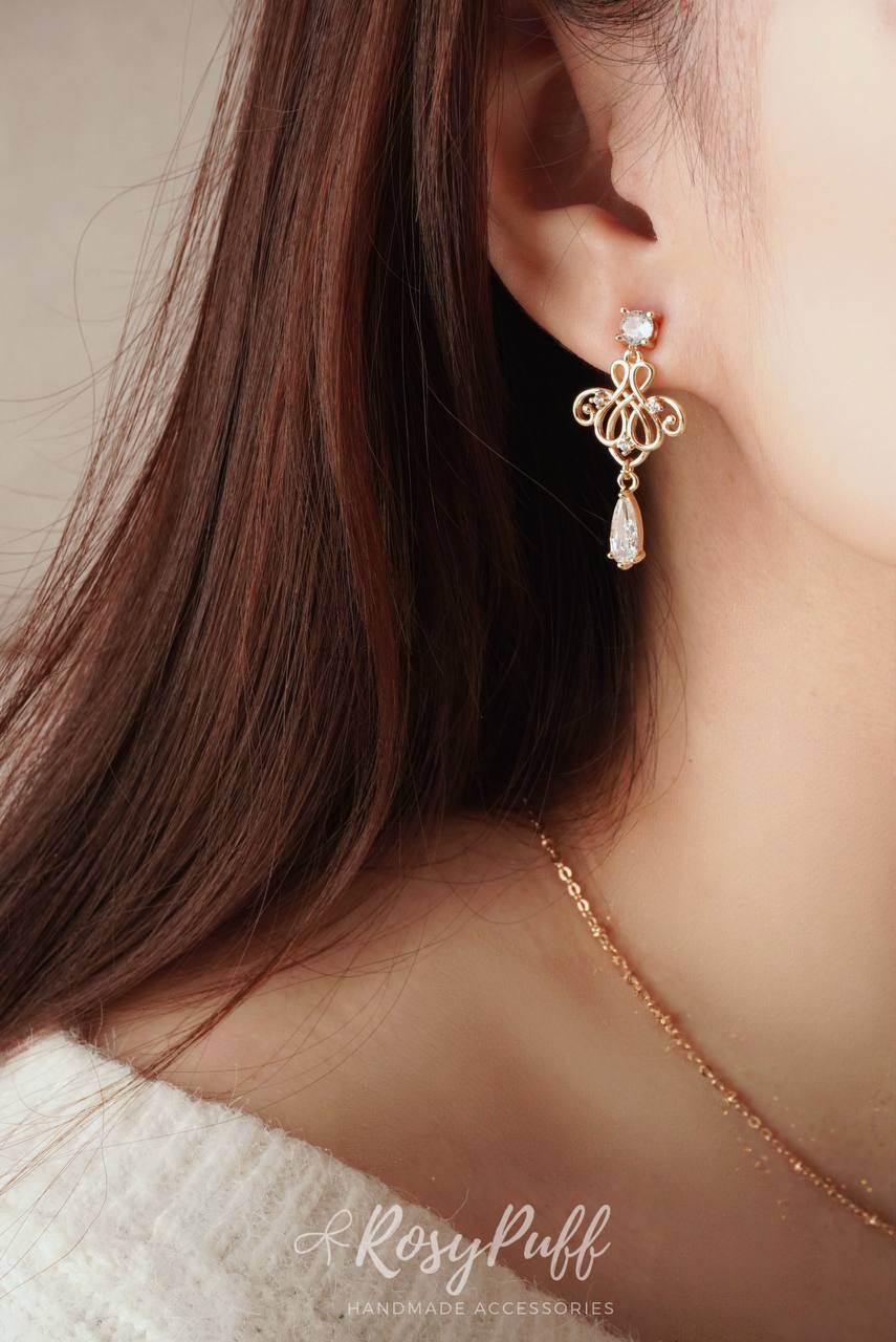 Glistening Noel Earring