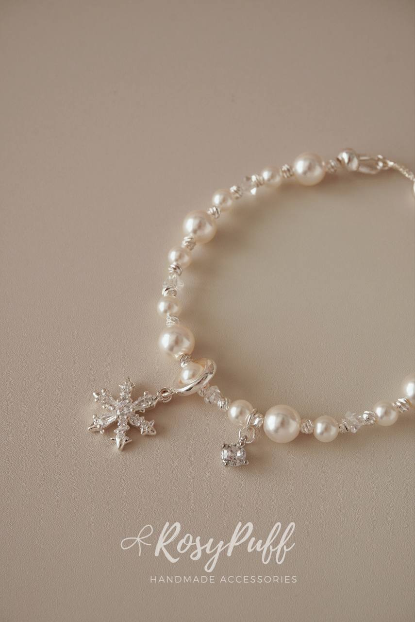 Snow Petal Bracelet In Silver