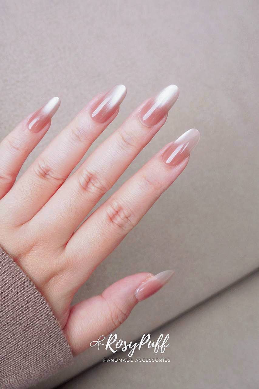 Velvet Lumière Press-On Nails