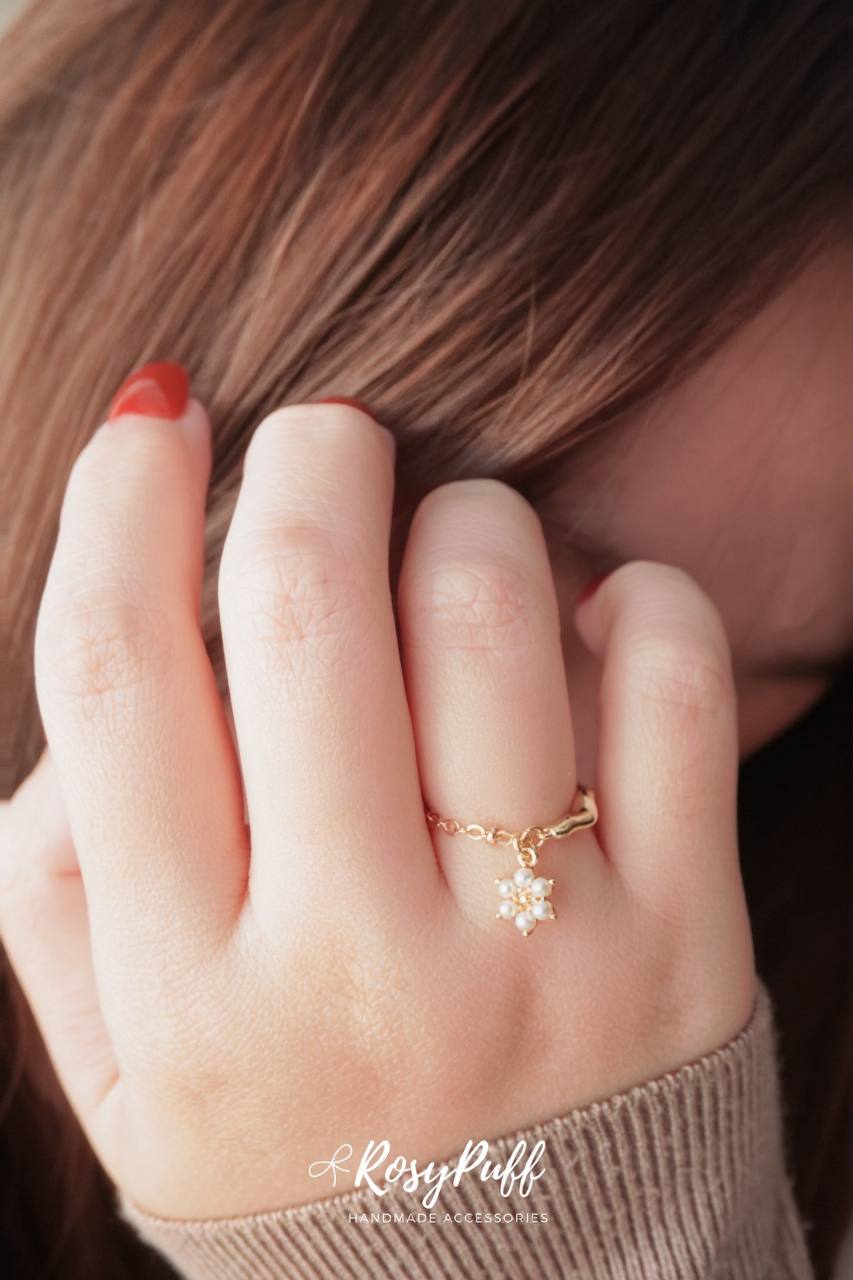 Pearl Petal Ring