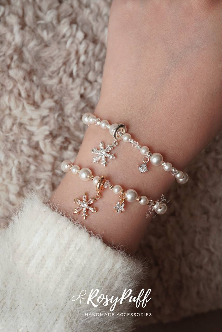 Snow Petal Bracelet In Gold