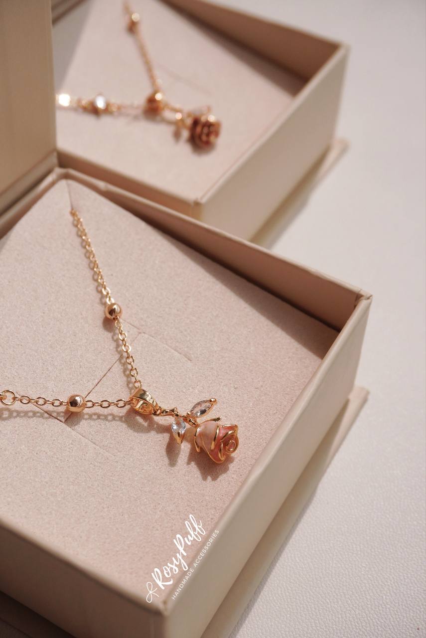 Eternal Rose Necklace In Pink