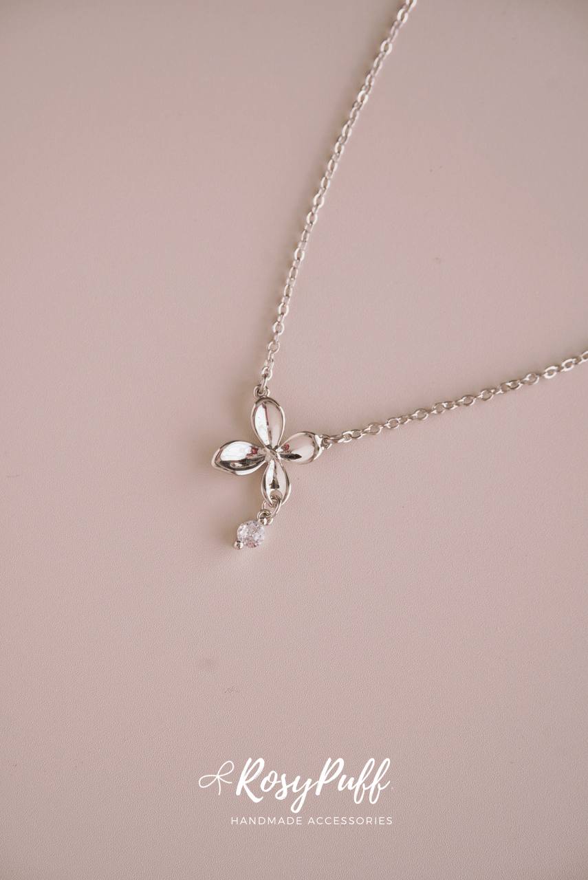 Blossom Necklace In Silver
