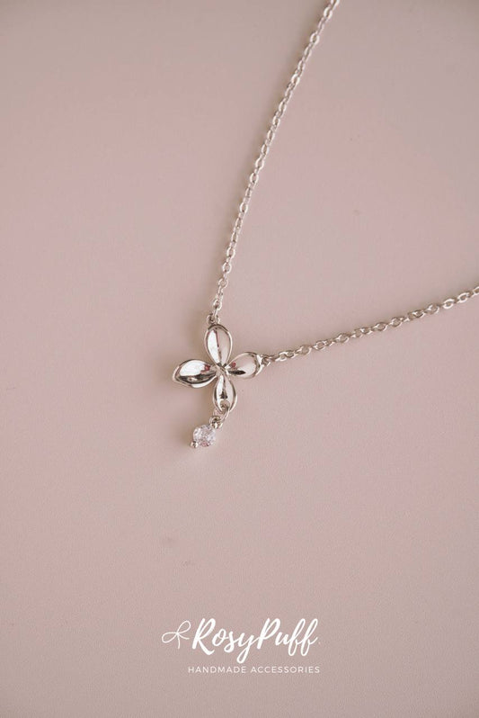 Blossom Necklace In Silver