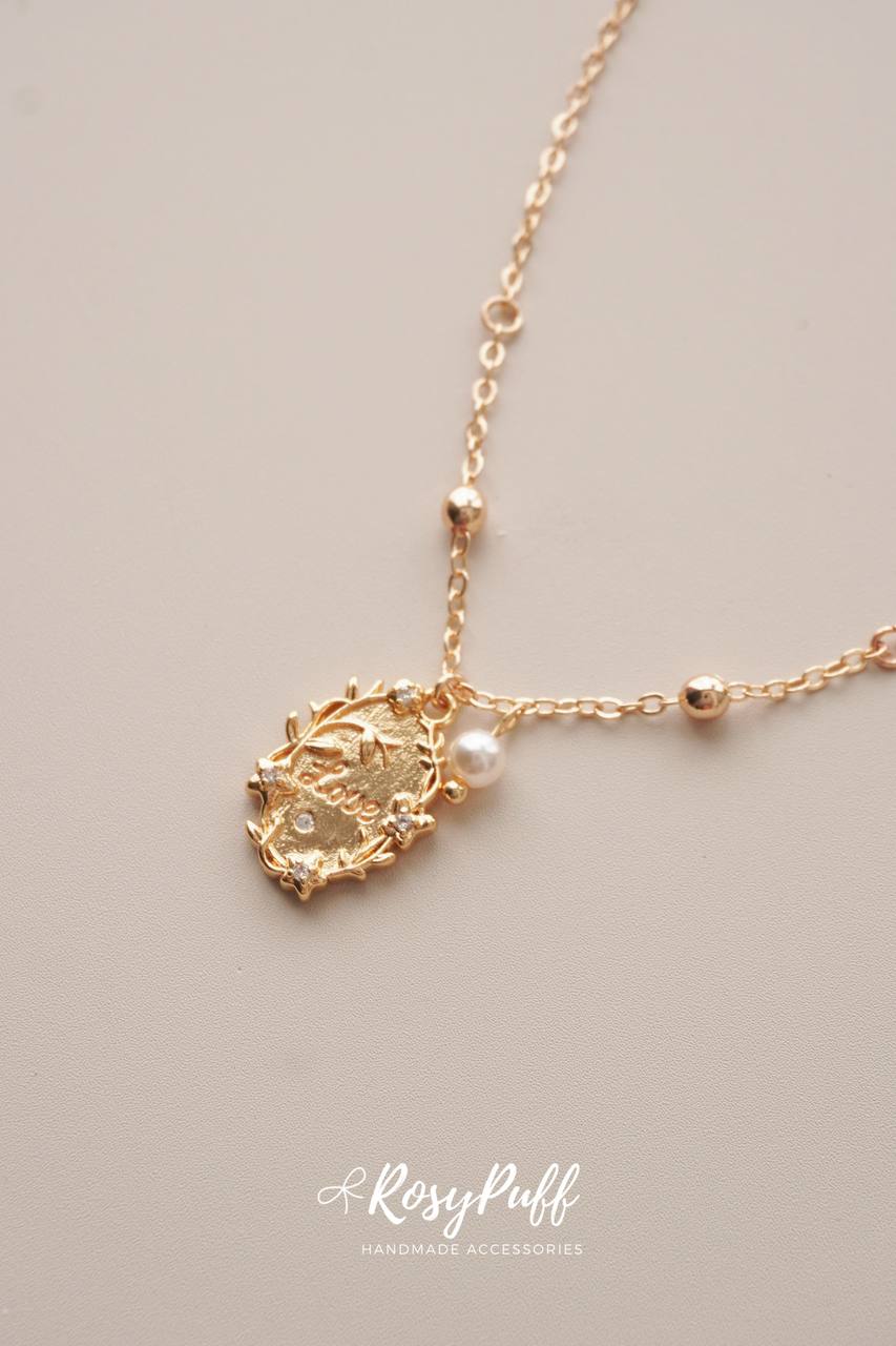 Buttercup Frame Necklace In Gold