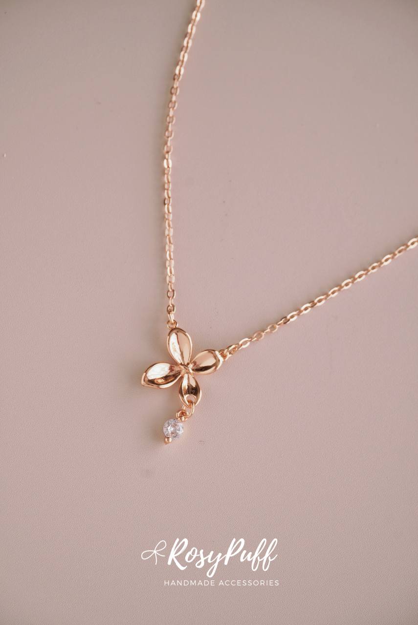 Blossom Necklace In Gold