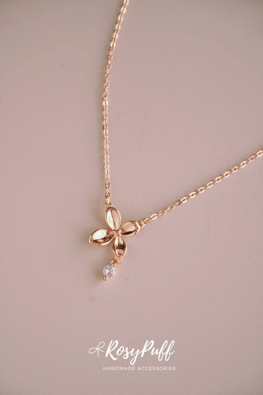 Blossom Necklace In Gold